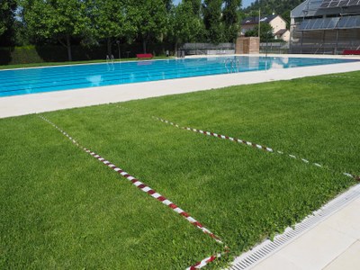 Delimitació de zones a la piscina municipal de la Seu d'Urgell