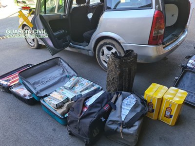 Tabac i alcohol de contraban intervingut en un control a la carretera N-145