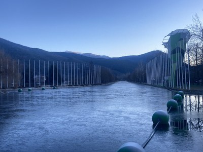 El Parc Olímpic del Segre amb una fina capa de gel, aquest gener passat (Foto: RàdioSeu/arxiu)