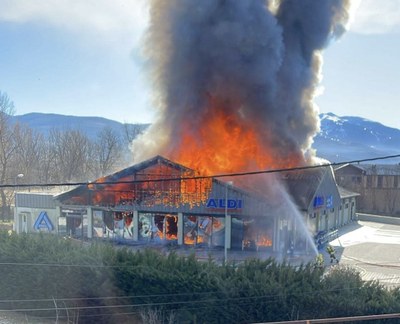 Incendi al supermercat Aldi de la Guingueta d’Ix (Foto: SDIS 66)