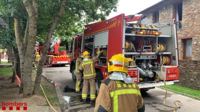 Incendi a Fontanals de Cerdanya (Foto: Bombers)
