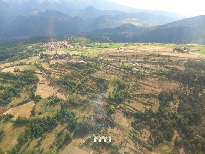 Incendi forestal a Lles de Cerdanya (Foto: Bombers)