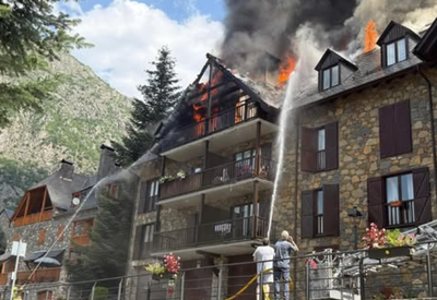 Incendi en dos blocs d'habitatges a Salardú (Foto: Aj. Naut Aran)