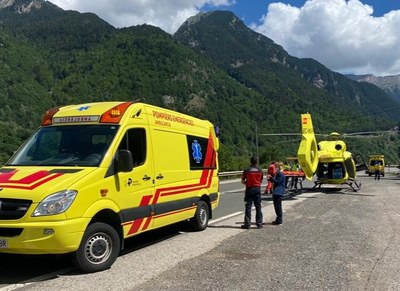 Accident a la carretera N-230 a Vilaller (Foto: Pompièrs d'Aran - Emergències)