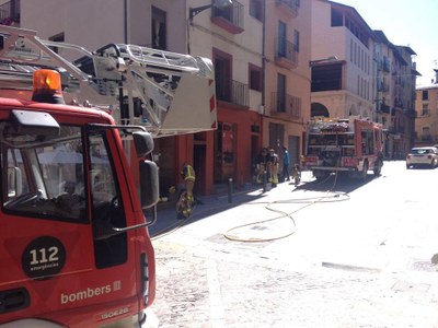 Incendi en un forn de pa del carrer Major de la Seu