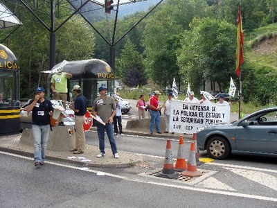 Policia Nacional - Manifestació riu Runer