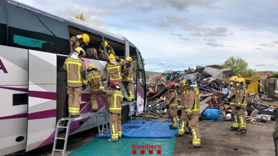 Pràctiques d'excarceració de vehicles per part de bombers del Pallars i l'Alta Ribagorça (Foto: Bombers Generalitat)