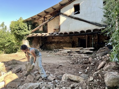 Treballs de recuperació al poble d'Envall (Foto: ACN) 
