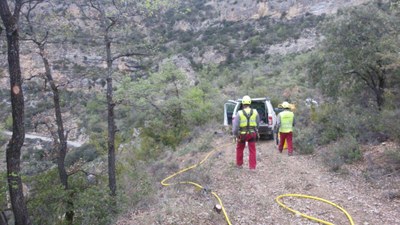 Operaris treballant en la carretera de Castell de Mur (Foto: Diputació de Lleida)