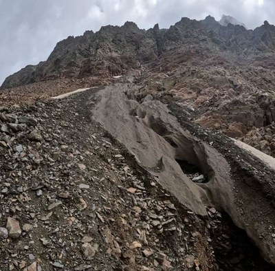 Esllavissada en un tram del camí principal d'accés a la Pica d'Estats (Foto: Parc Natural de l'Alt Pirineu)