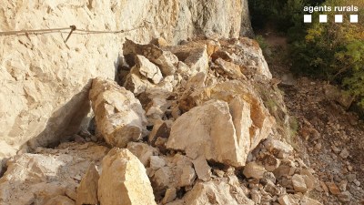 Caiguda de pedres de grans dimensions al camí del congost de Mont-rebei (Foto: Agents Rurals)