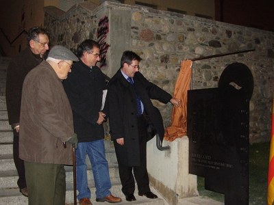 Descoberta de la placa en record dels aiguats