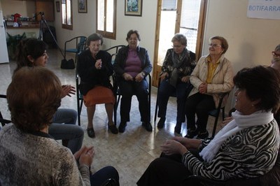 Taller de musicoteràpia al Pla de Sant Tirs (Foto: ACN)