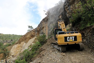 Treballs a l'esllavissada de Castell de Mur (Foto: ACN)