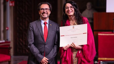 El rector, Joan Guàrdia, i la guanyadora del Premi Claustre de Doctors, Mireia Guil