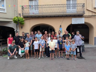 Foto de grup dels participants al Torneig d'Escacs de la Festa del Carrer Major de la Seu (Foto: Escacs Club La Seu)