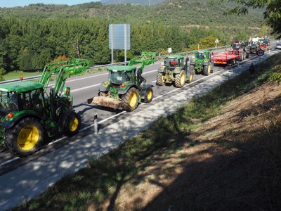 Tractorada d'UP contra les retallades d'ajuts 