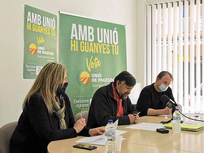 Raquel Serrat, Joan Caball i Joan Guitart, a l'acte d'Unió de Pagesos a la Seu d'Urgell amb motiu de les eleccions agràries