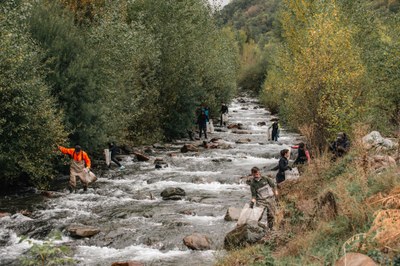 Neteja del riu Noguera Pallaresa, impulsada per l'AE Pallars i el Parc Natural de l'Alt Pirineu (Foto: Endesa / arxiu)