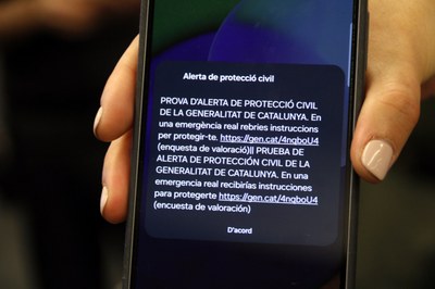 Prova del sistema d'alertes a mòbils (Foto: ACN/Roger Segura)