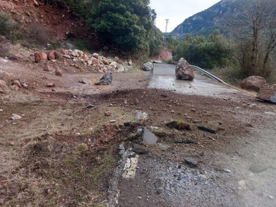 Despreniment a la carretera de Noves a Taús (Fotos: Instagram @la_guardia_d_ares)