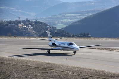 L'avió de la companyia TSA a l'Aeroport Andorra-la Seu (Foto: ACN)