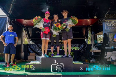 Yolanda Castillejo, al podi de la Copa Catalana de Triatló de mitja distància (Foto: Billy Fotògraf / 100x100 Half) 